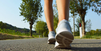 Ile kroków robić dziennie po 50. roku życia? To mówi nauka