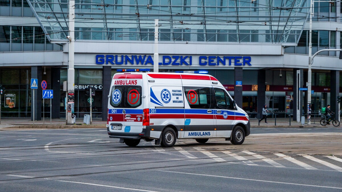 15 minut na przyjęcie pacjenta z karetki? Lekarze i szpitale biją na alarm