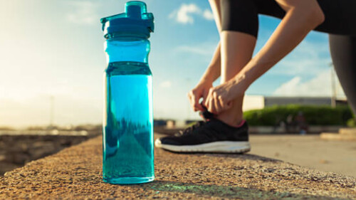 Groźna latem: jak uniknąć zakrzepicy podczas podróży i urlopu